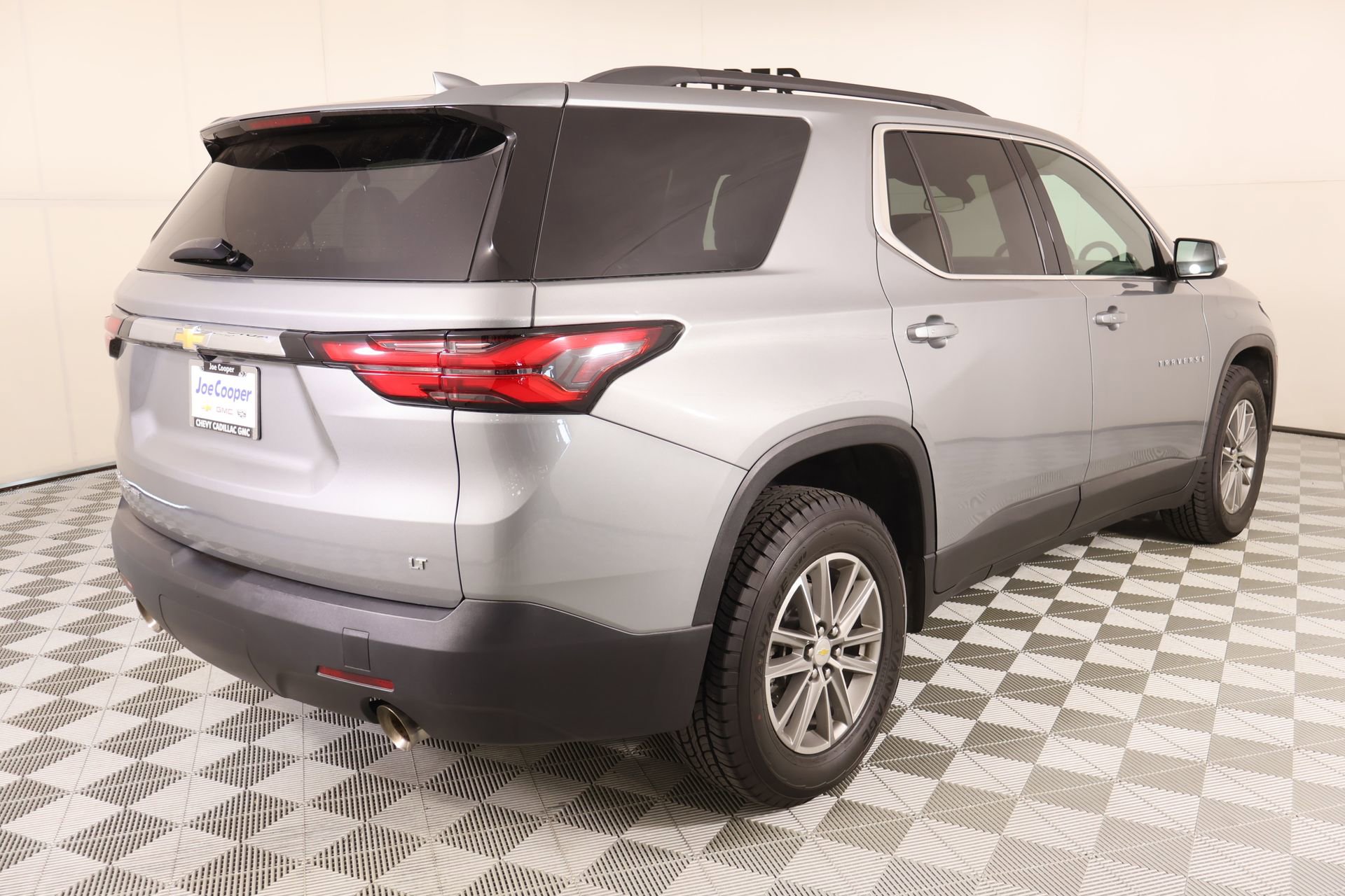 Used 2023 Chevrolet Traverse LT w/ LPO, Cargo Package AWD/4WD image 21