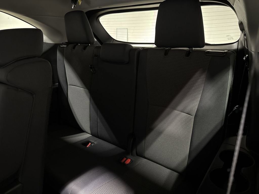 Used 2024 Toyota Highlander LE image 28