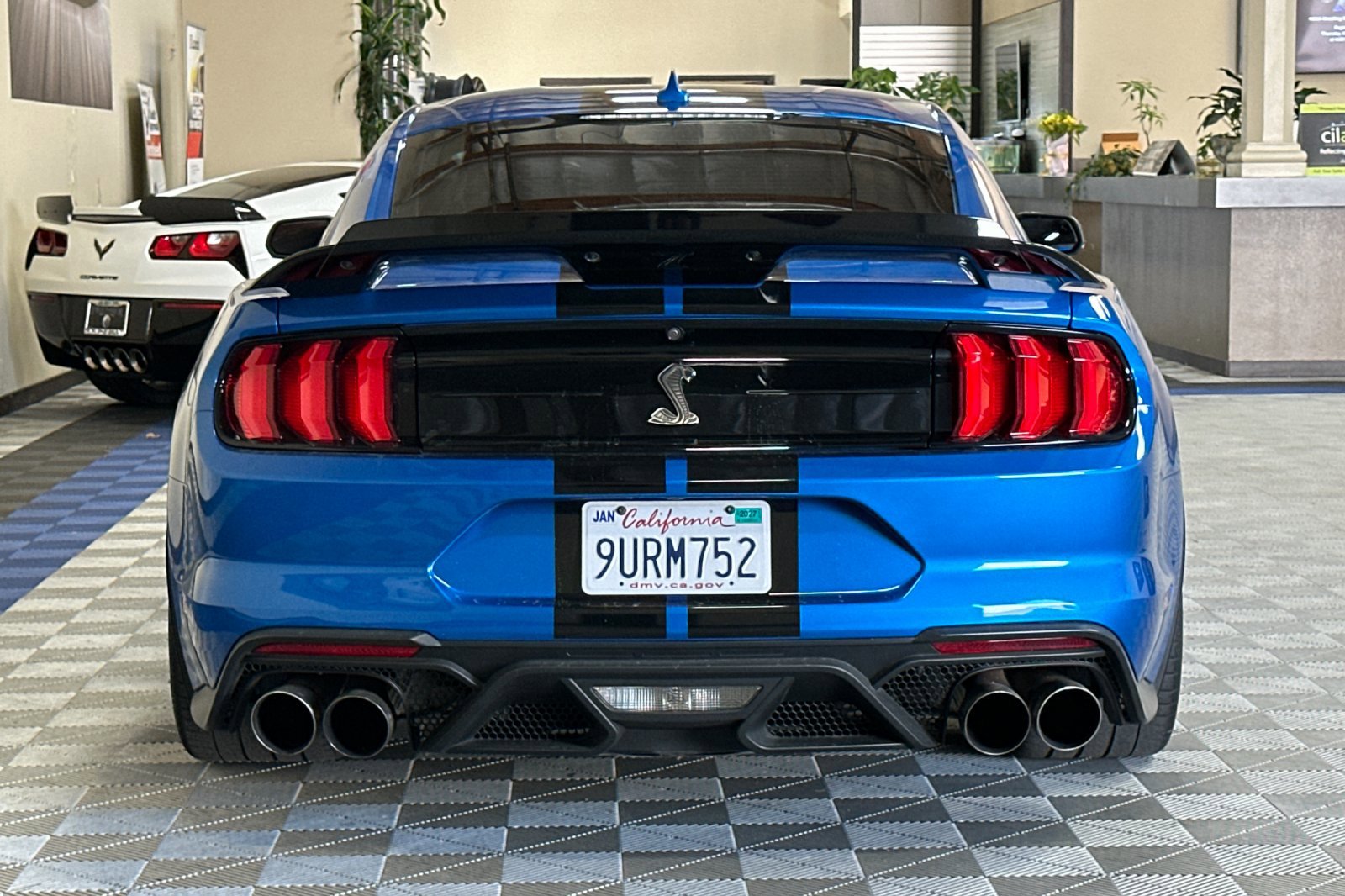 Used 2021 Ford Mustang Shelby GT500 w/ Technology Package RWD image 5