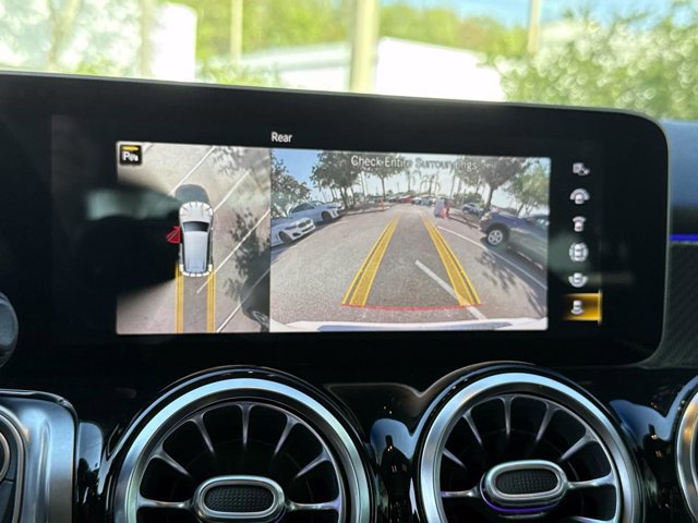 Used 2021 Mercedes-Benz GLB 250 image 26