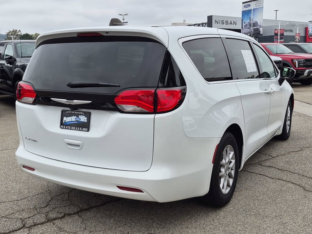 Used 2023 Chrysler Voyager LX FWD image 6