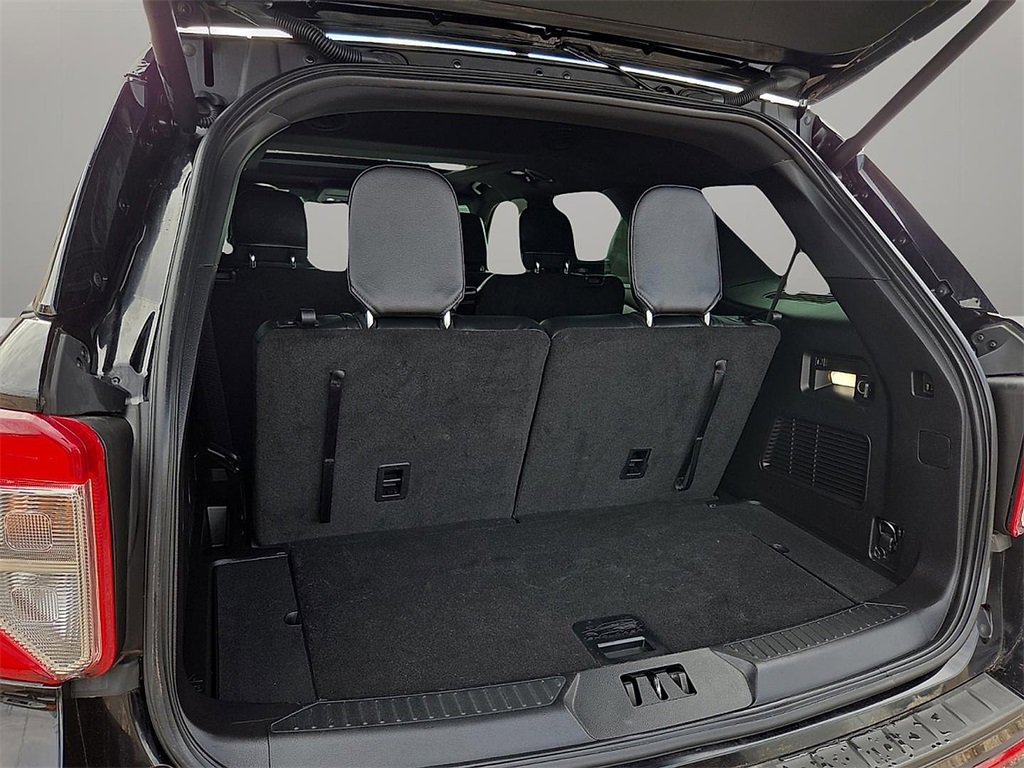 Used 2020 Ford Explorer XLT w/ Equipment Group 202A image 8