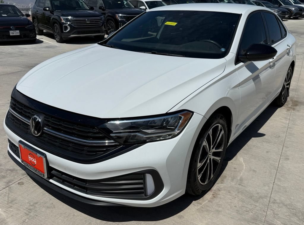 Used 2024 Volkswagen Jetta Sport FWD image 3