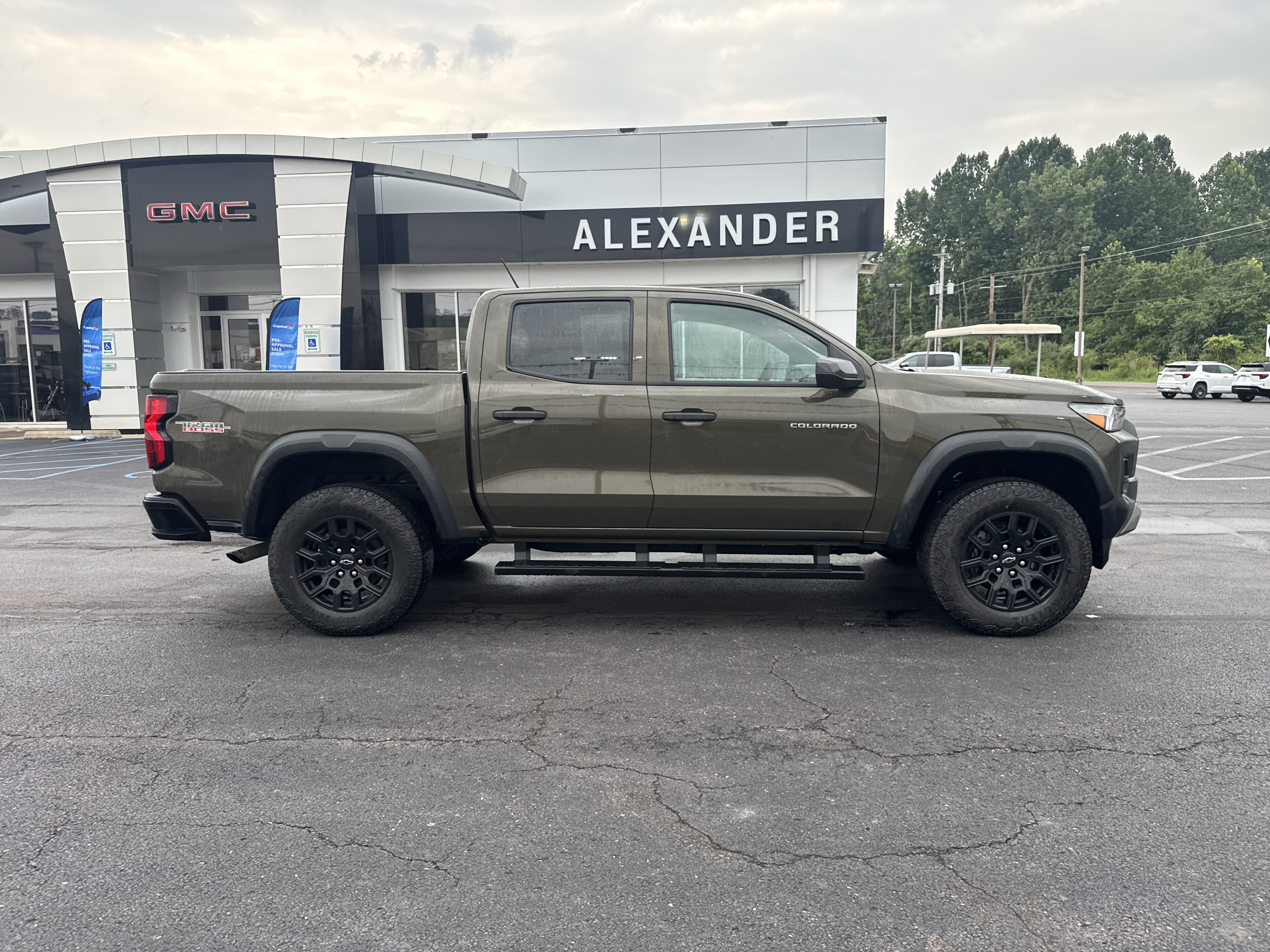Used 2025 Chevrolet Colorado Trail Boss AWD/4WD image 2