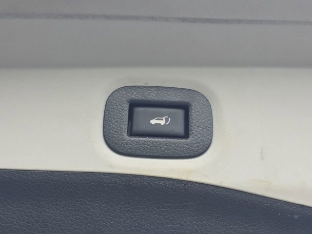 Used 2017 Nissan Rogue SV image 19