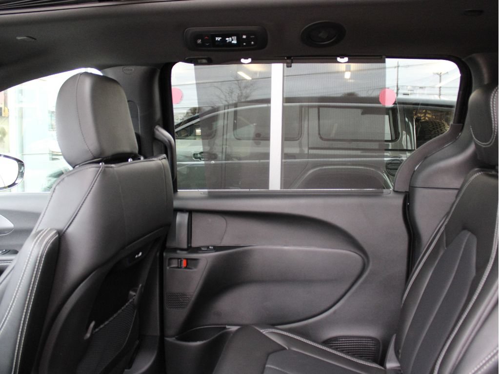 New 2026 Chrysler Pacifica Select AWD/4WD image 27