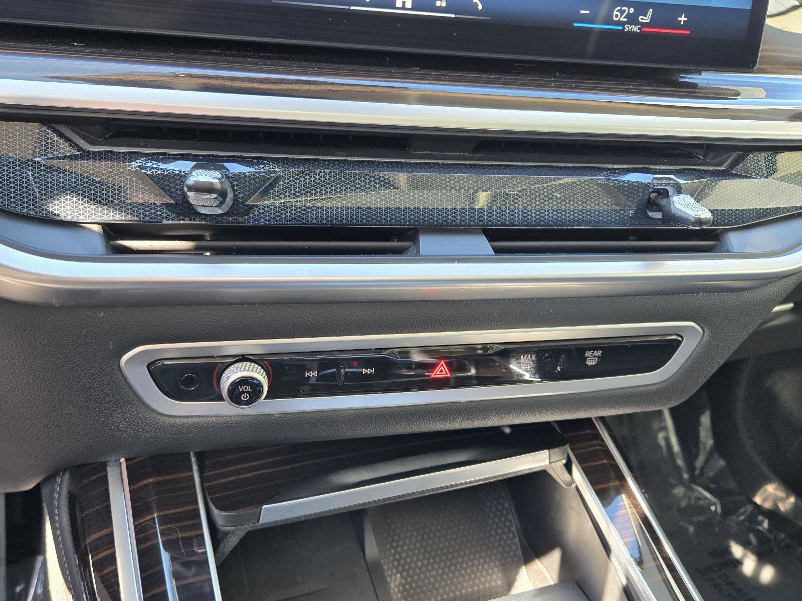 Used 2025 BMW X7 xDrive40i image 27