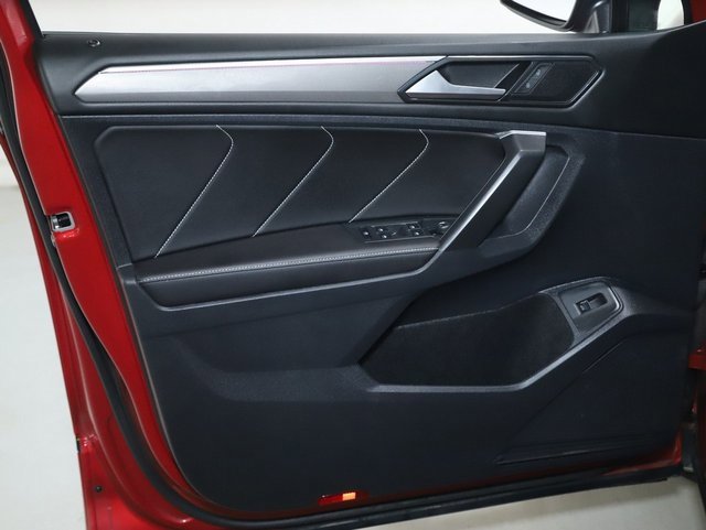 Used 2024 Volkswagen Tiguan SE R-Line image 16