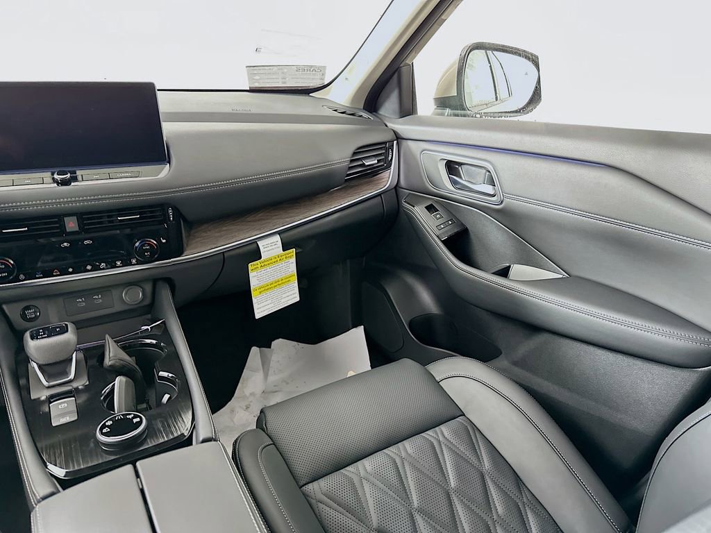 New 2026 Nissan Rogue Platinum image 32