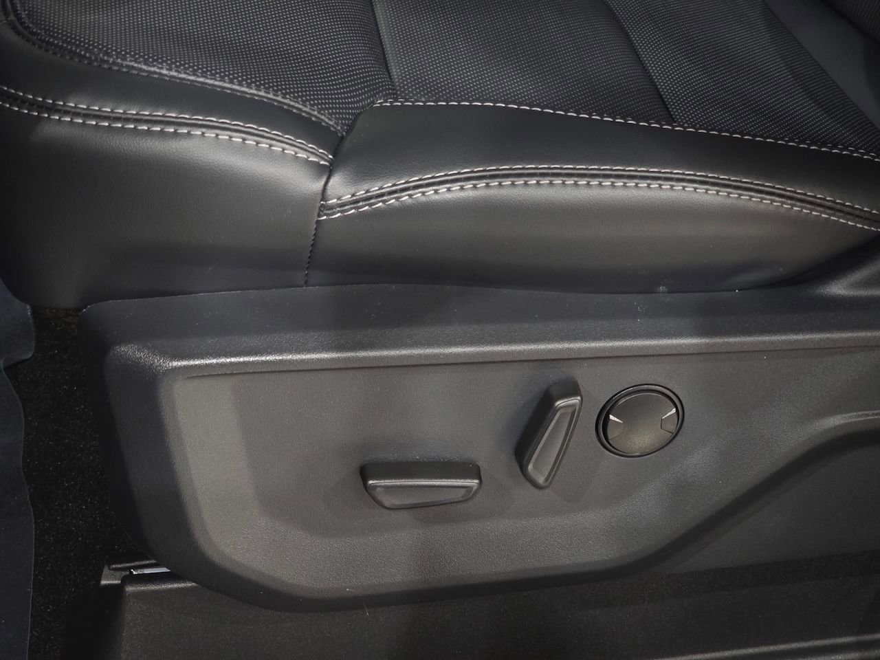 New 2025 Ford Expedition Platinum w/ Stealth Performance Package image 23