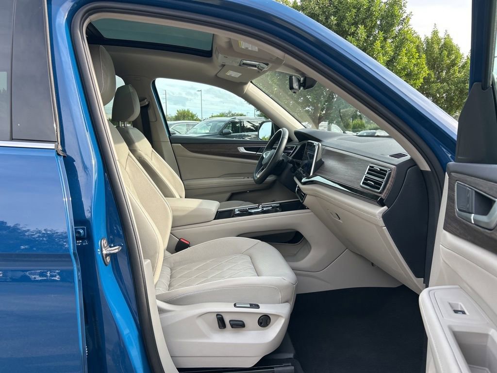 Certified 2025 Volkswagen Atlas SEL Premium R-Line image 43
