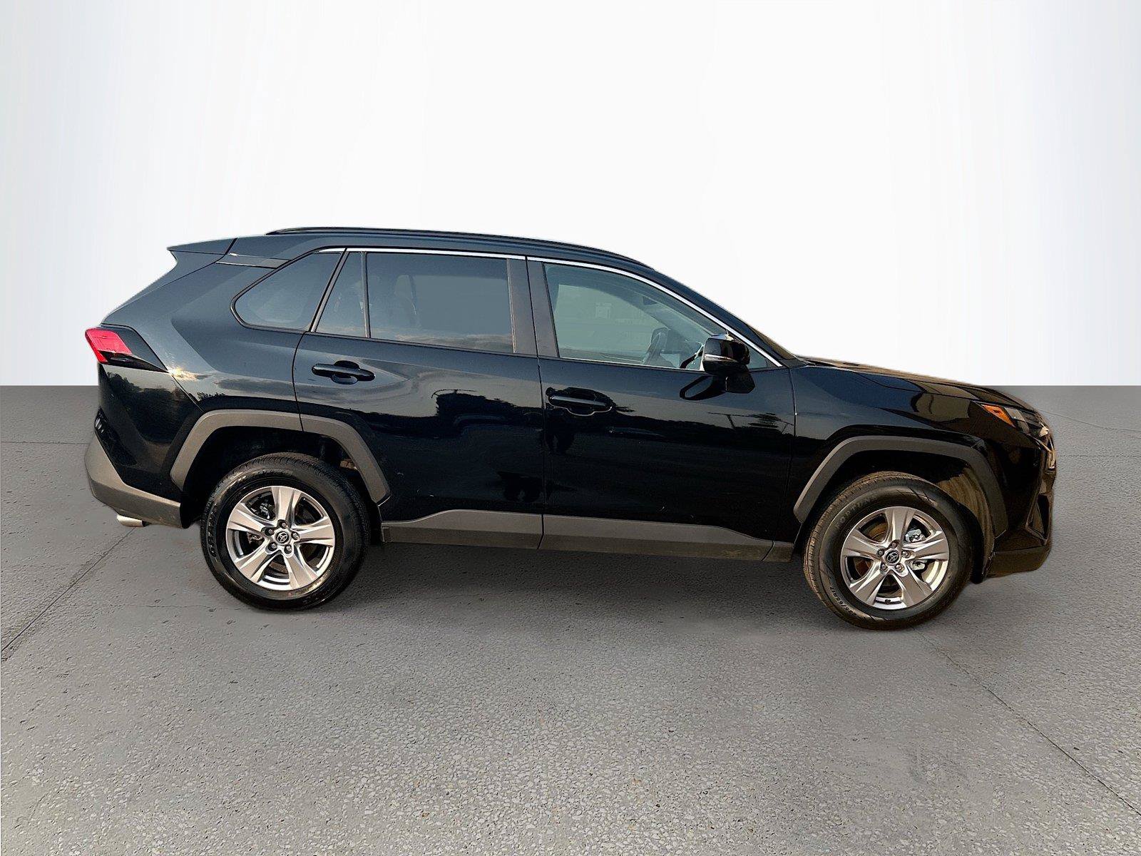 Used 2025 Toyota RAV4 XLE FWD image 3