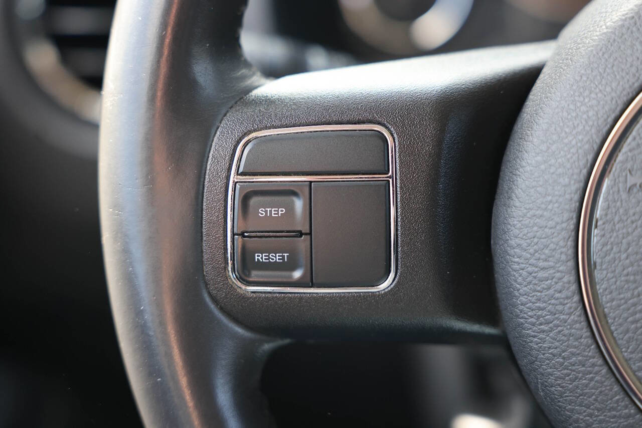 Used 2014 Jeep Compass Latitude w/ Sun/Sound Group image 20