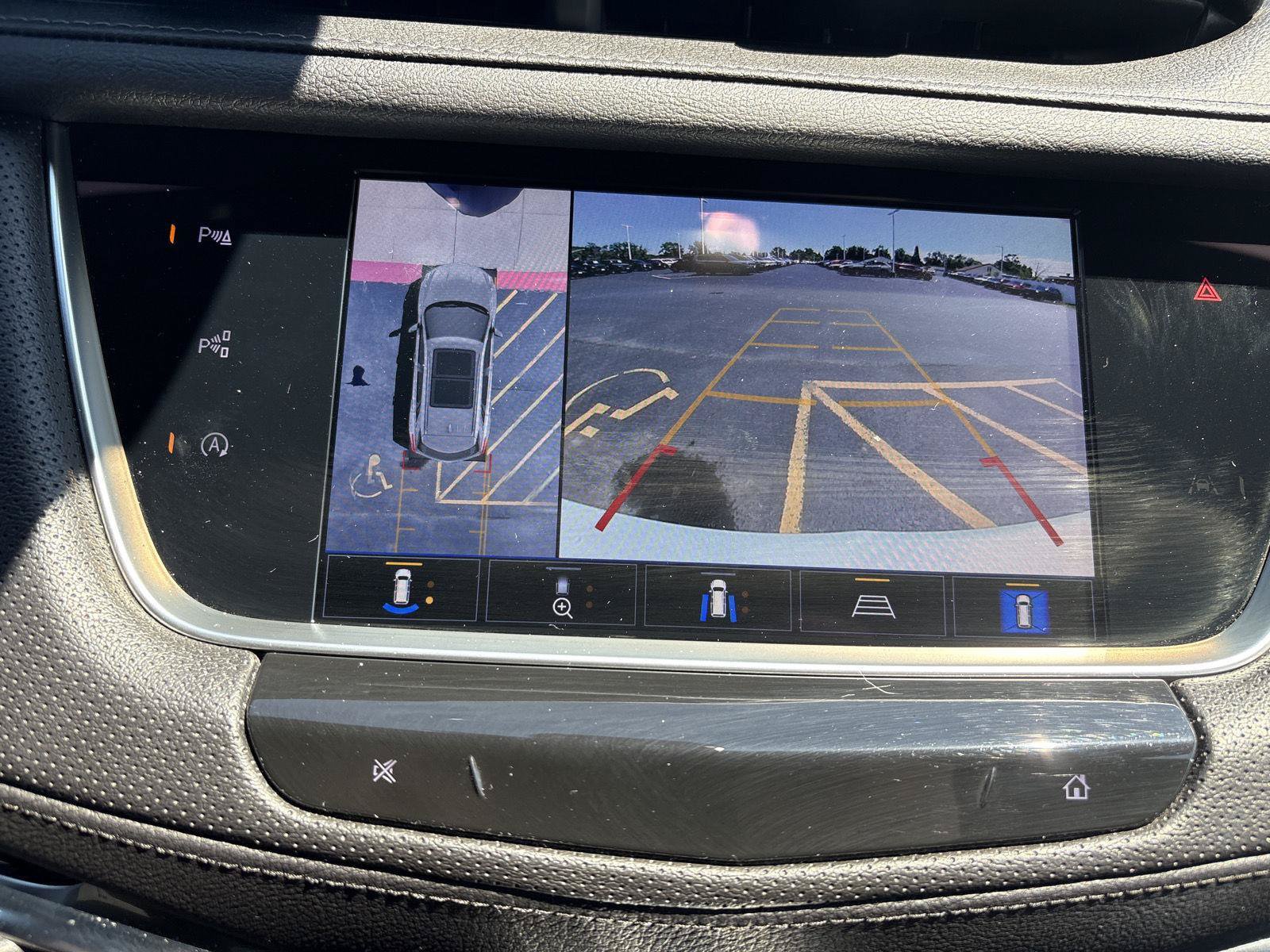 Used 2022 Cadillac XT5 Premium Luxury w/ Technology Package AWD/4WD image 22