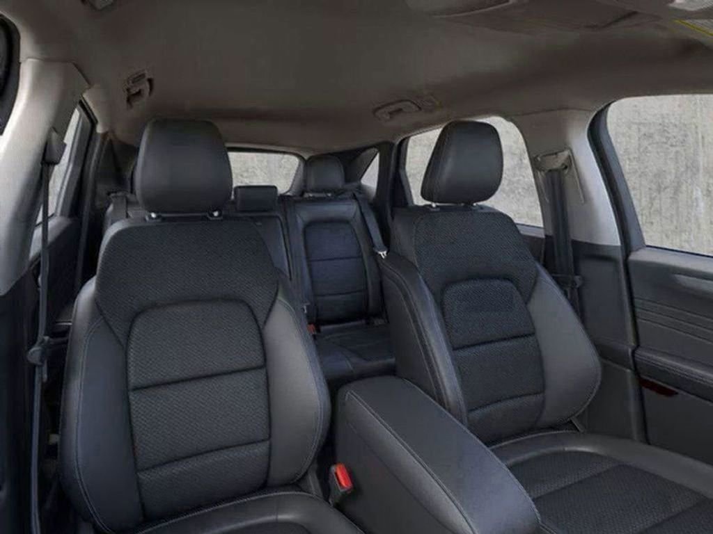 New 2025 Ford Escape SE w/ Class II Trailer Tow Package image 31