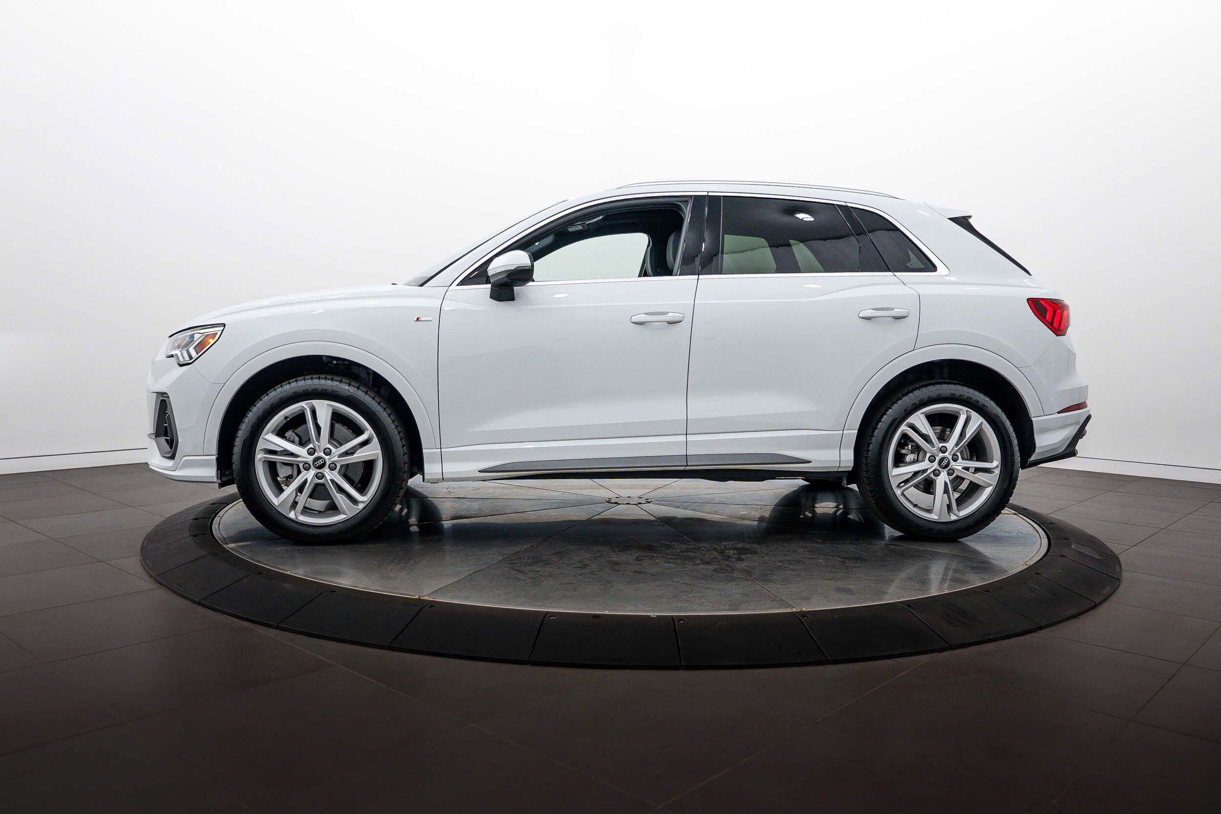 Certified 2024 Audi Q3 2.0T Premium Plus w/ Premium Plus Package AWD/4WD image 6