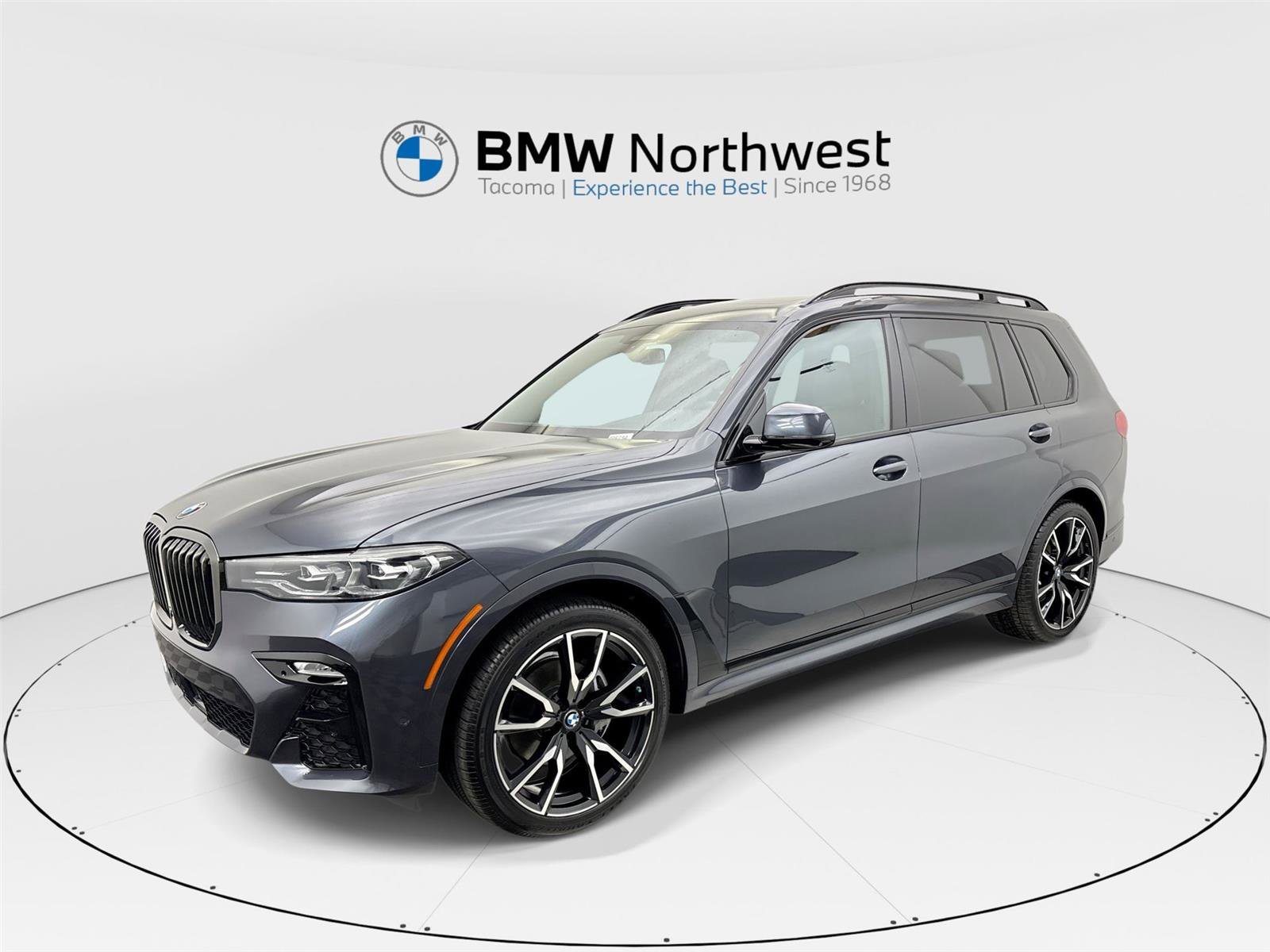Used 2022 BMW X7 xDrive40i w/ M Sport Package AWD/4WD image 1