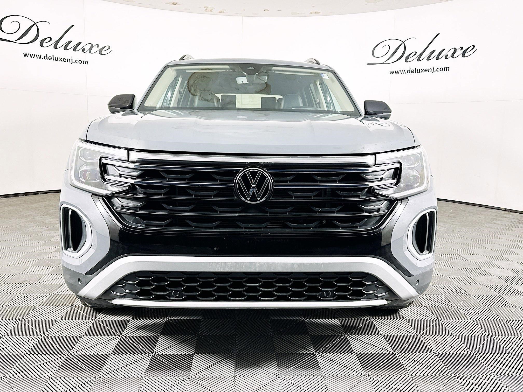 Used 2024 Volkswagen Atlas Peak Edition SEL image 2