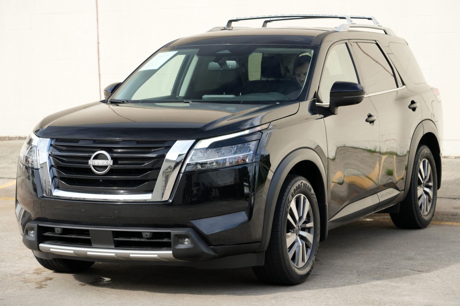 Used 2022 Nissan Pathfinder SL FWD image 46