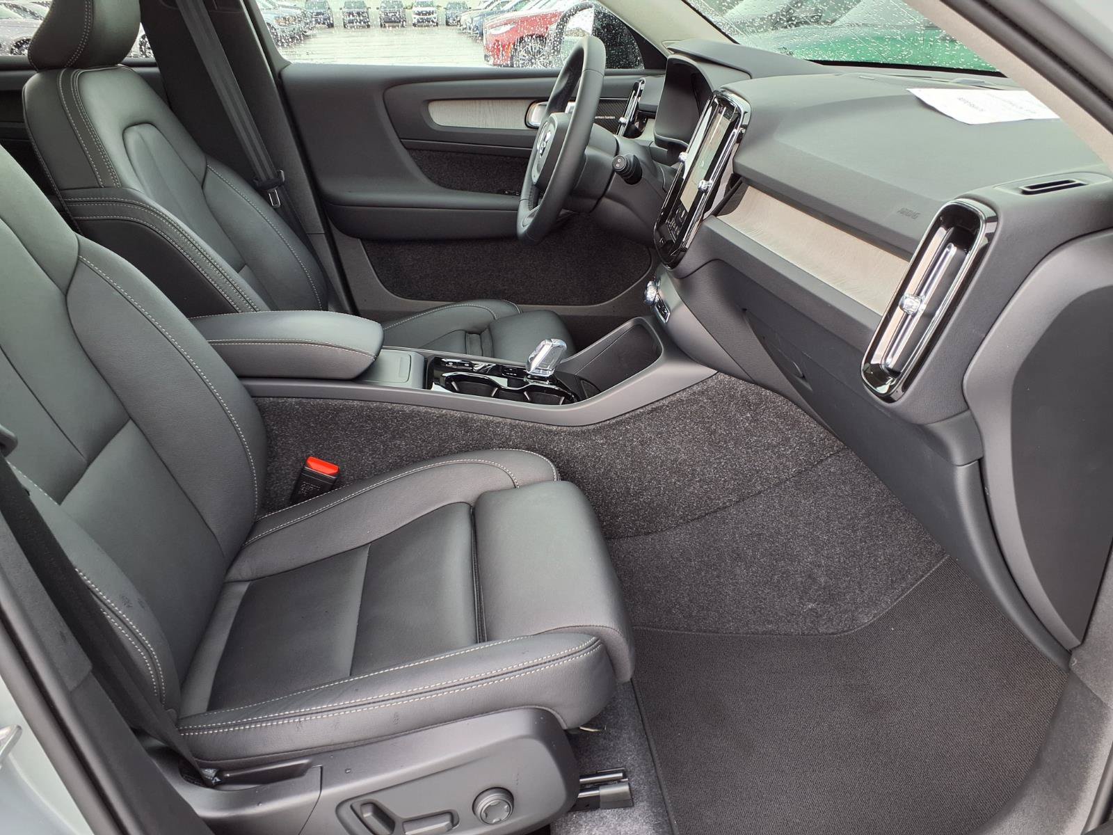 Certified 2025 Volvo XC40 B5 Ultra AWD/4WD image 11