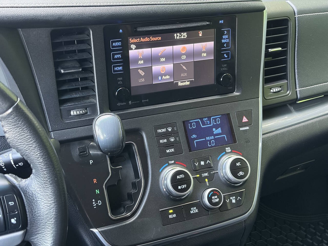 Used 2017 Toyota Sienna SE Premium FWD image 38