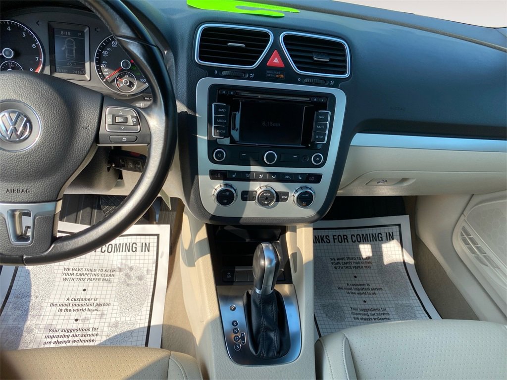 Used 2014 Volkswagen Eos w/ Sport Package image 11