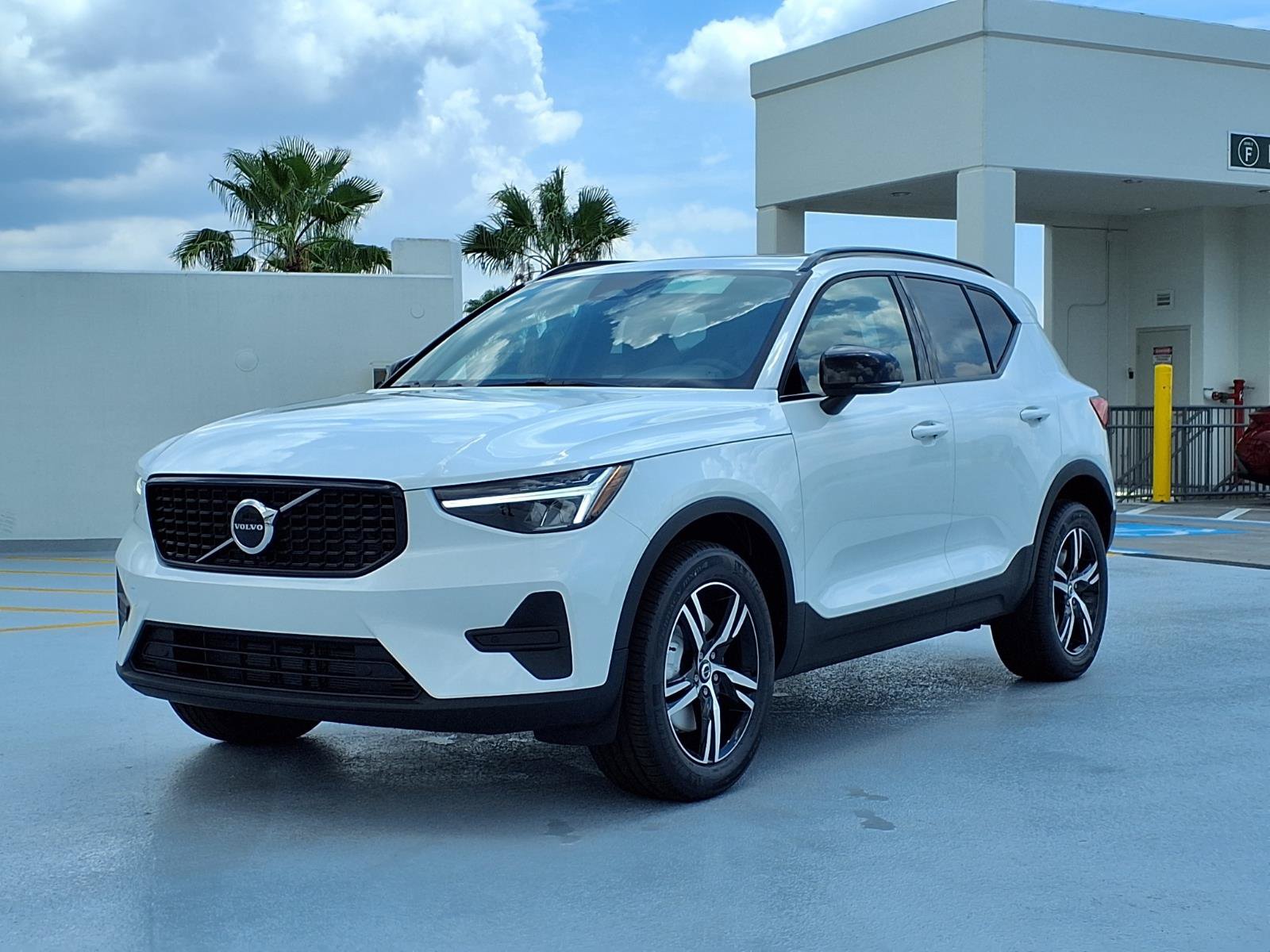 New 2026 Volvo XC40 B5 Core AWD/4WD image 3