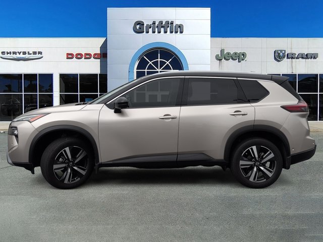 Used 2025 Nissan Rogue SL w/ SL Premium Package FWD image 9