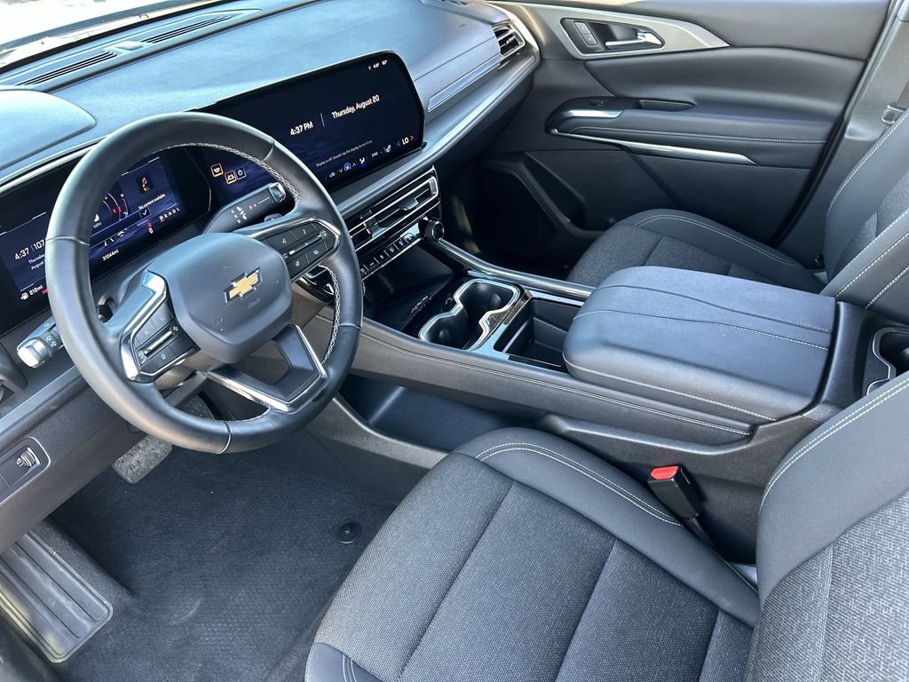 Used 2025 Chevrolet Traverse LT FWD image 10