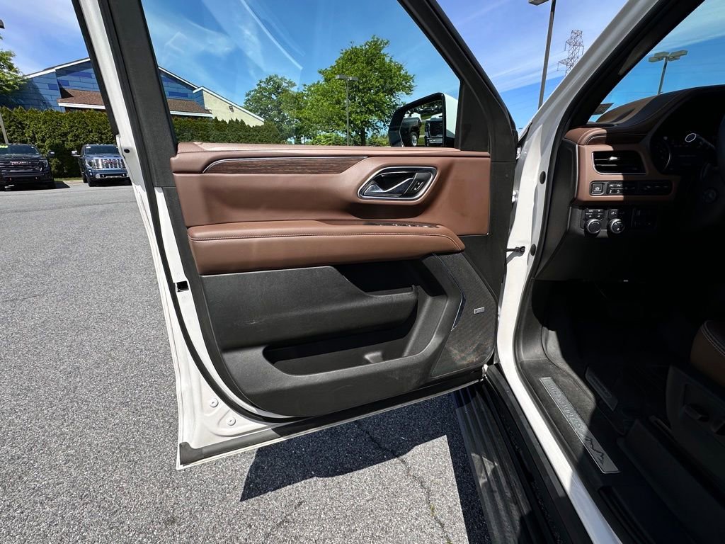 Used 2021 Chevrolet Tahoe High Country w/ Premium Package AWD/4WD image 24