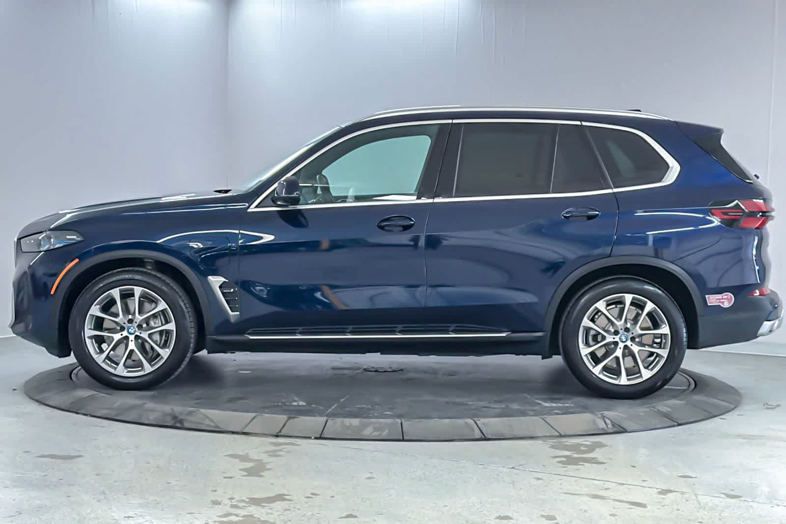 Used 2024 BMW X5 xDrive50e w/ Premium Package AWD/4WD image 5