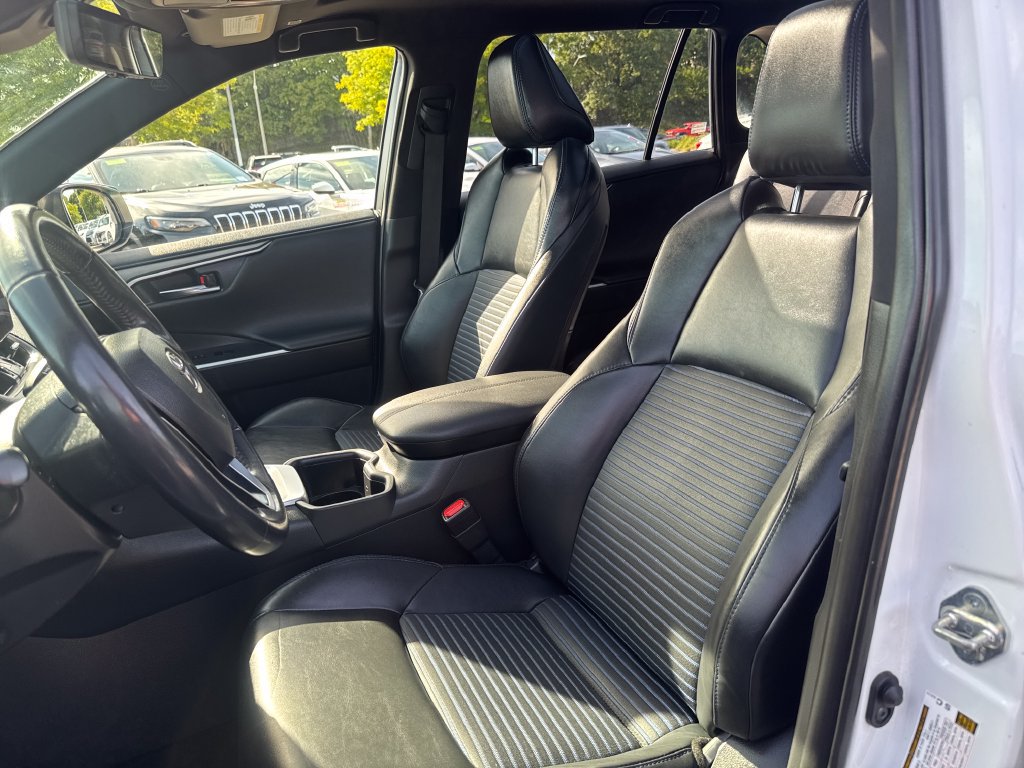 Used 2023 Toyota RAV4 XSE AWD/4WD image 16