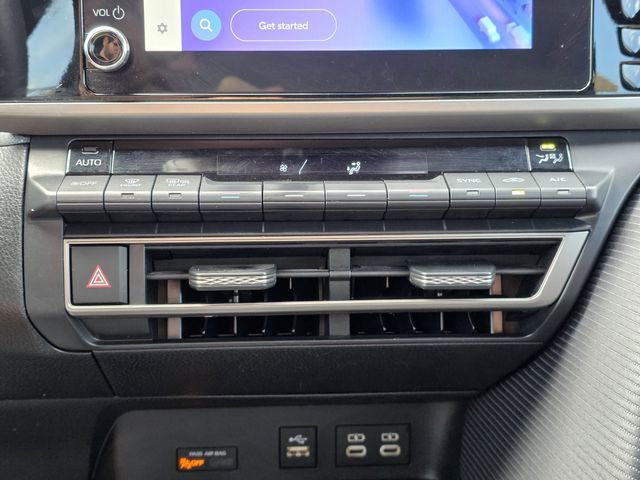 Used 2025 Toyota Camry SE image 14