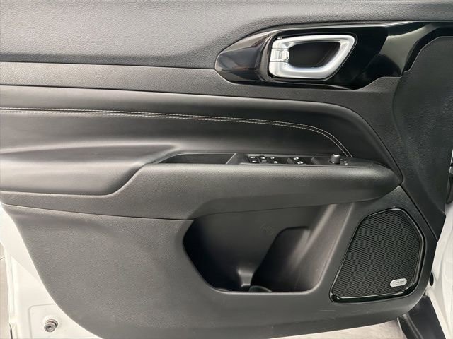 Used 2023 Jeep Compass Altitude w/ Sun and Sound Group image 22