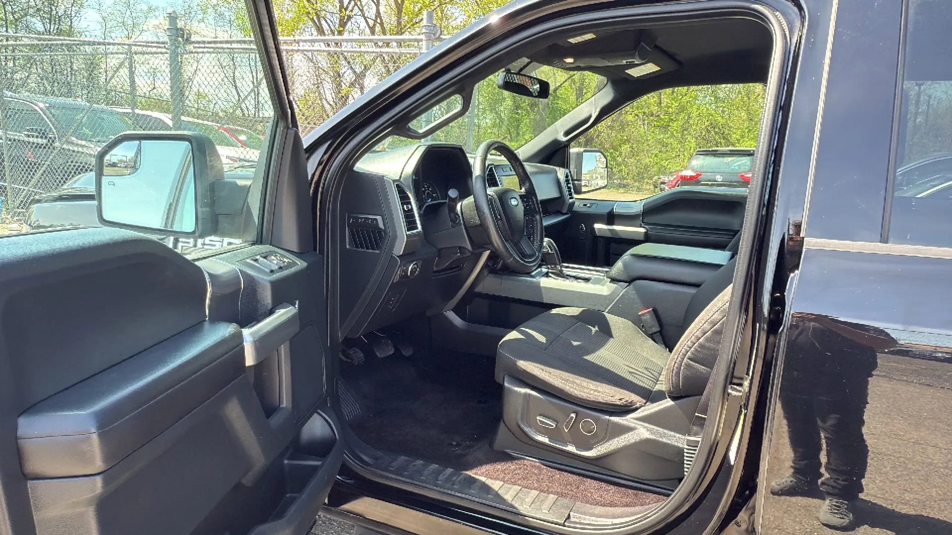 Used 2016 Ford F150 XLT w/ Equipment Group 302A Luxury AWD/4WD image 21