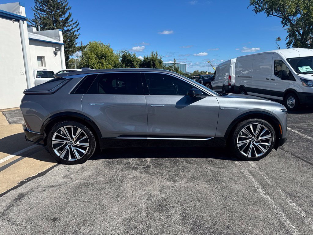 Used 2023 Cadillac Lyriq 2WD image 2