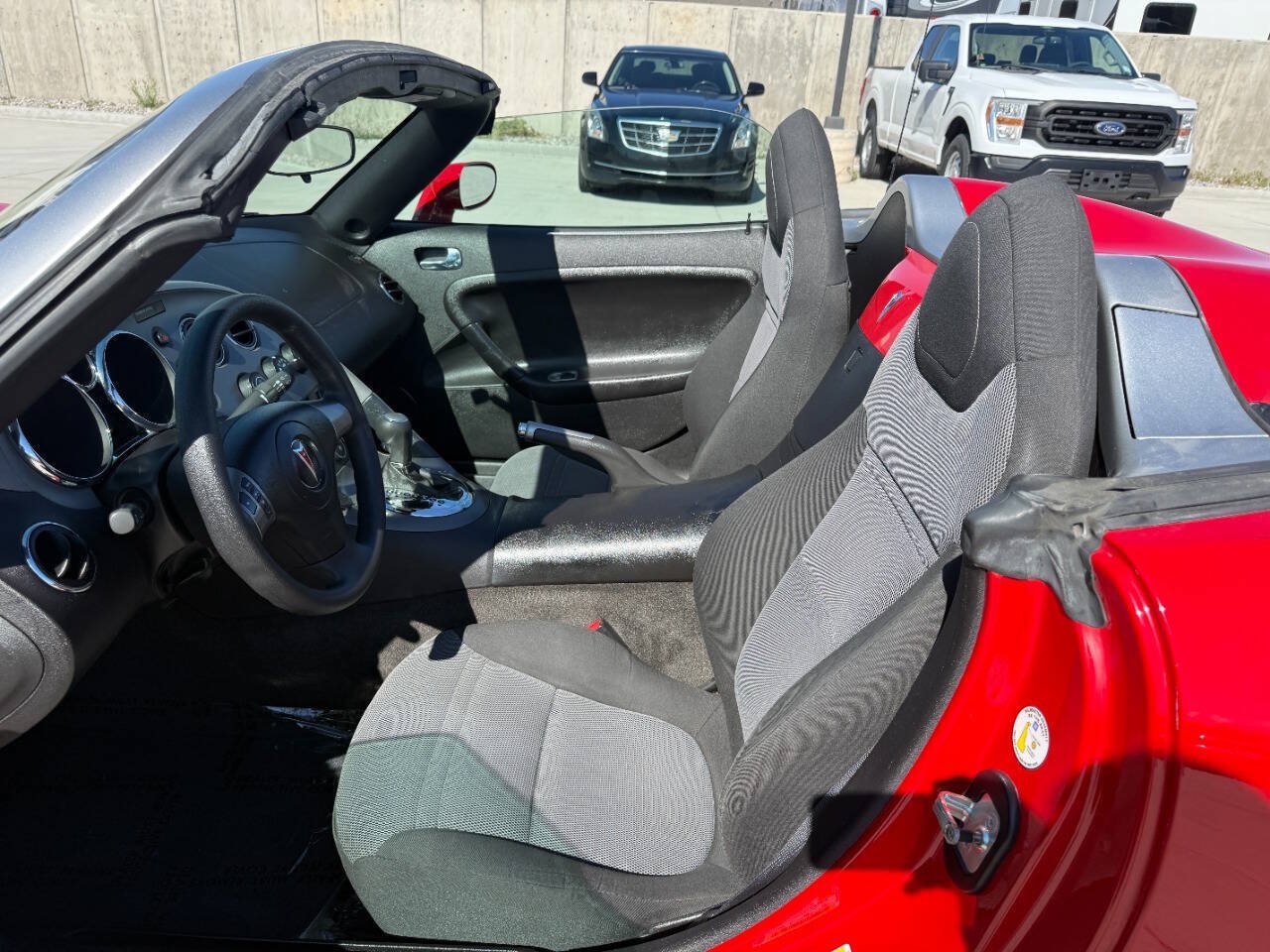 Used 2006 Pontiac Solstice Convertible w/ Power Package RWD image 18