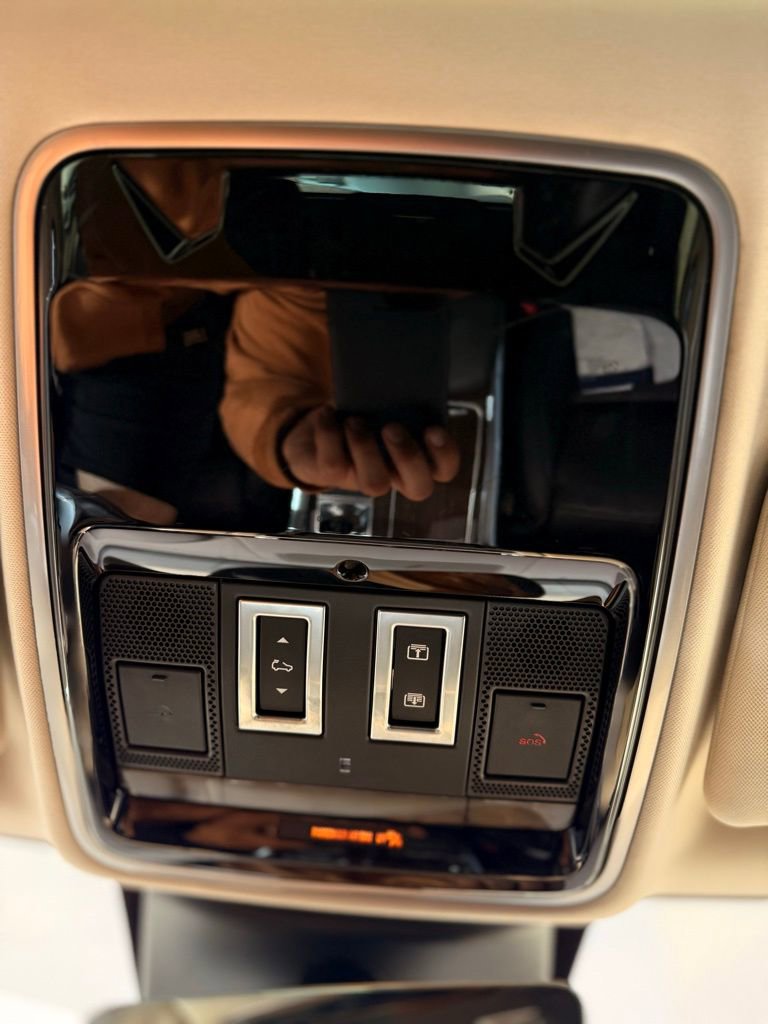 Used 2018 Land Rover Range Rover Sport HSE Dynamic image 25