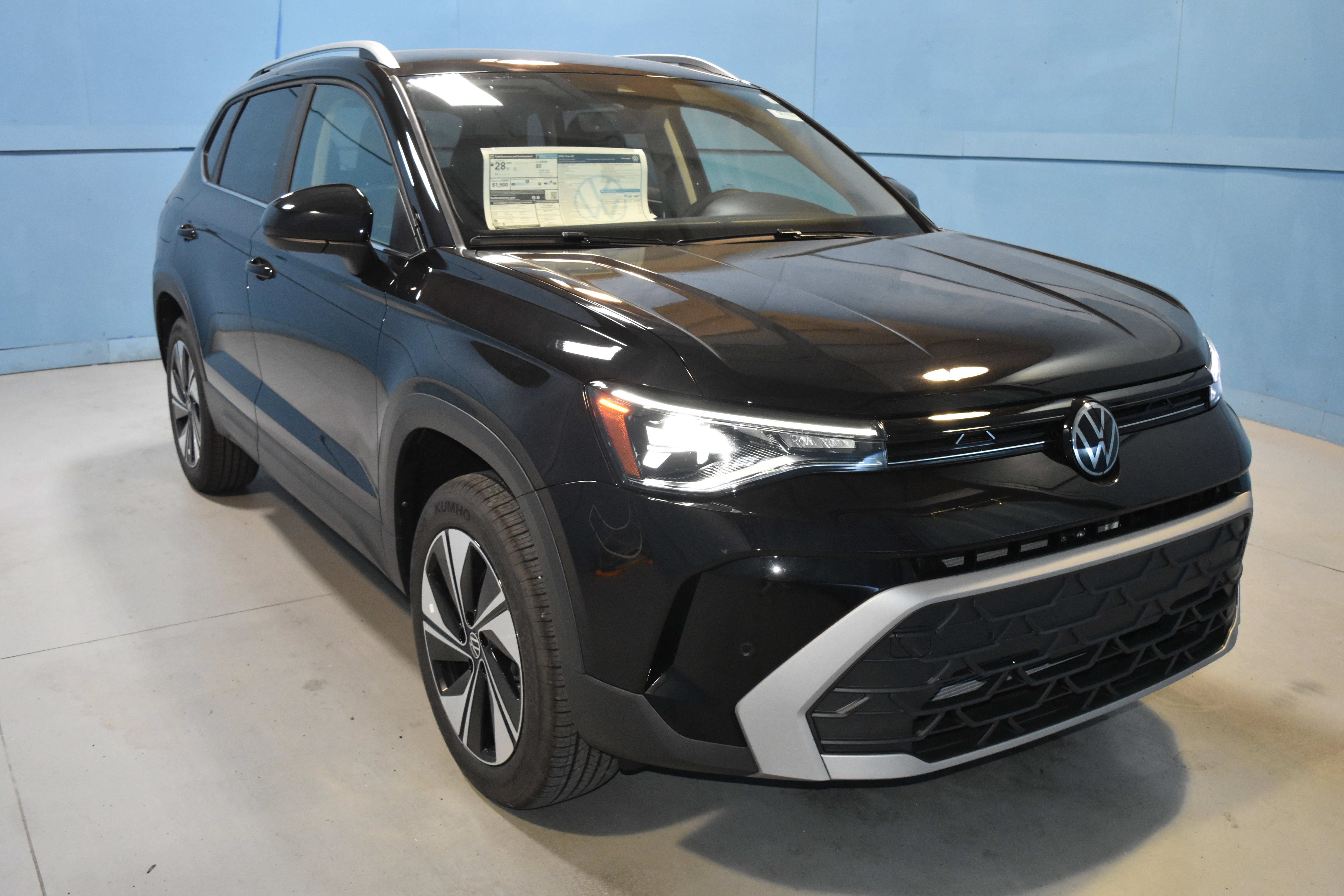 New 2025 Volkswagen Taos SE image 1