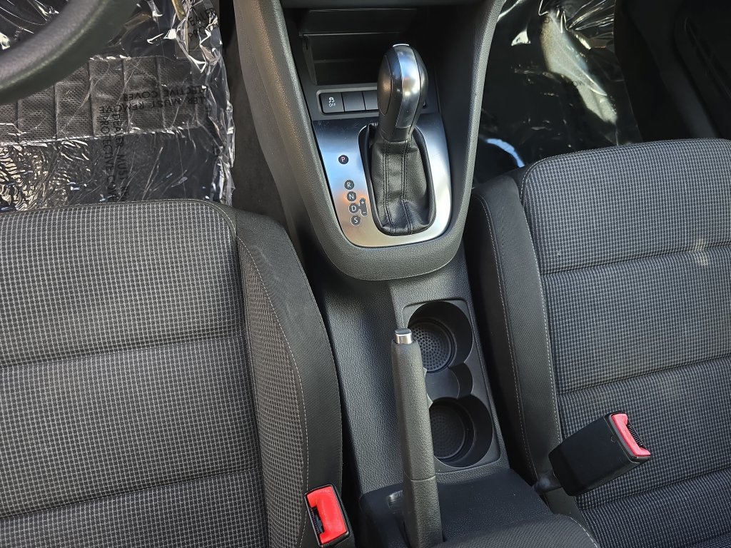 Used 2013 Volkswagen Golf 4-Door FWD image 31