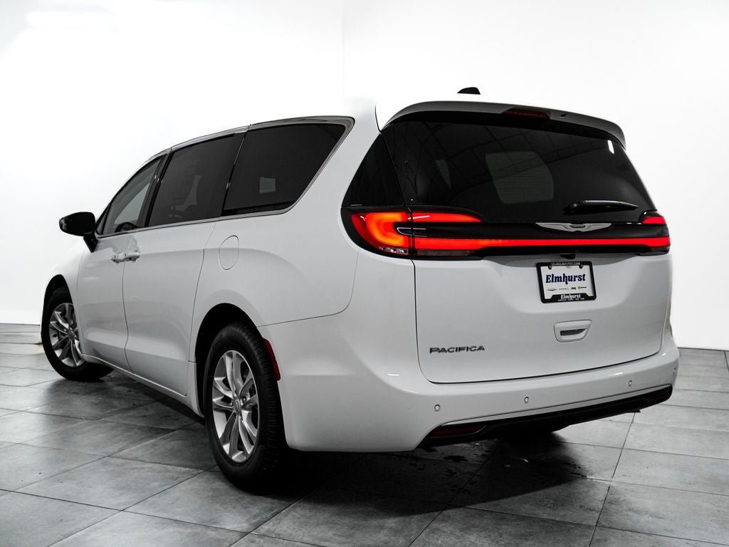 New 2026 Chrysler Pacifica Select FWD image 5
