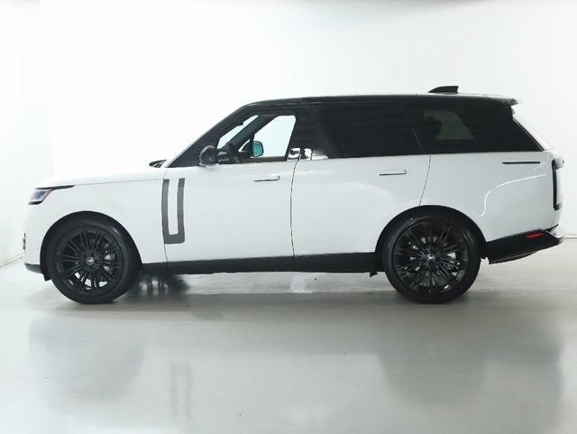 Used 2025 Land Rover Range Rover SE AWD/4WD image 4