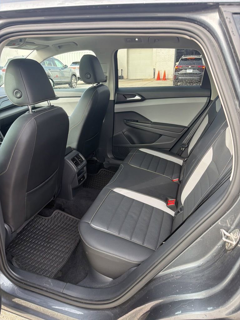 Certified 2023 Volkswagen Taos SEL image 7