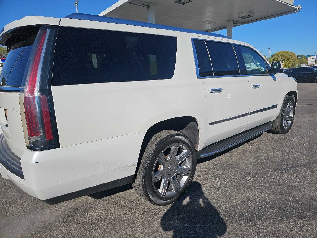 Used 2017 Cadillac Escalade ESV Luxury image 9