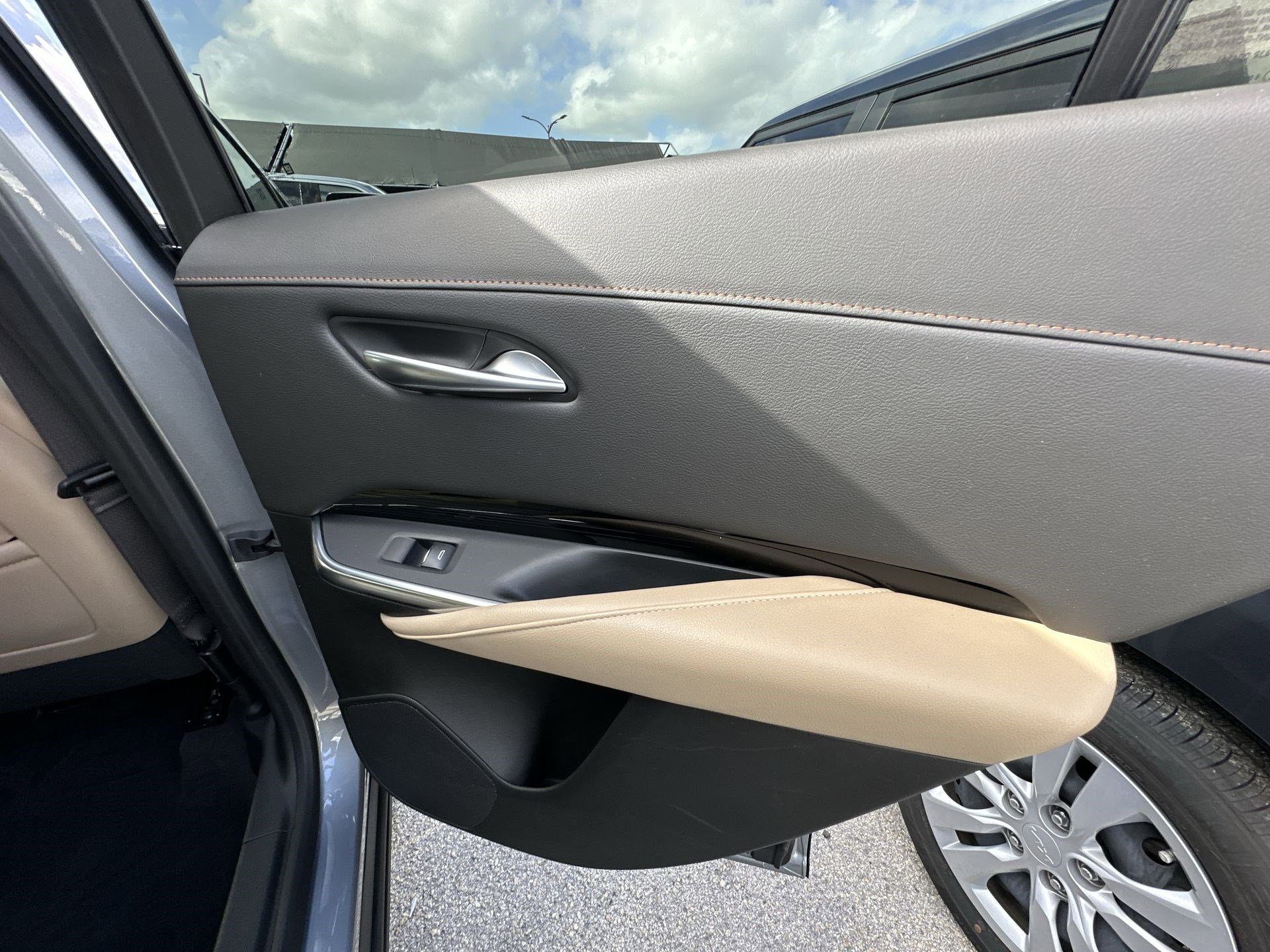 Used 2024 Cadillac XT4 Luxury w/ Cold Weather Package image 32