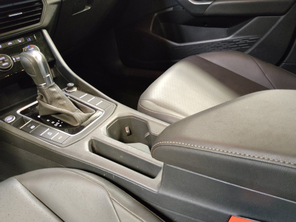 Used 2019 Volkswagen Jetta SE w/ Cold Weather Package FWD image 26
