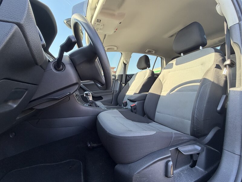 Used 2016 Volkswagen e-Golf SE FWD image 12