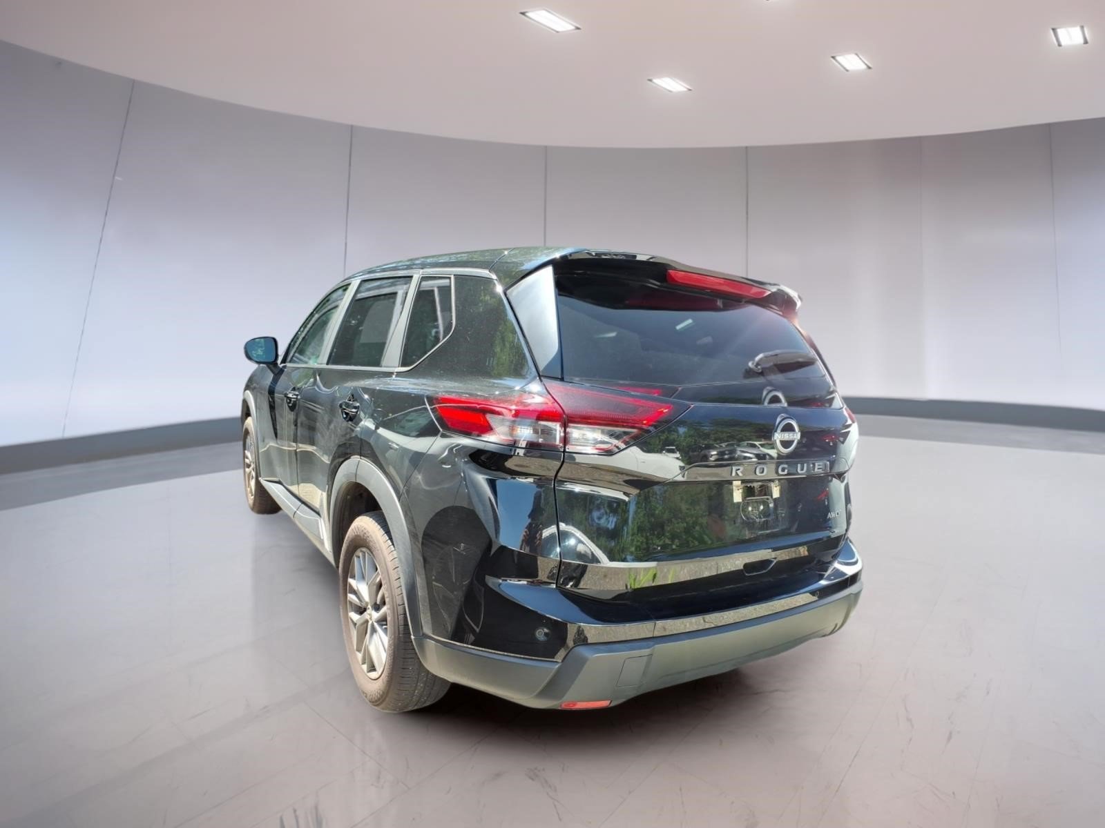 Used 2026 Nissan Rogue SV AWD/4WD image 3