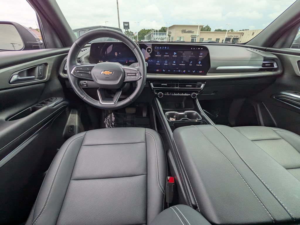 Used 2026 Chevrolet Traverse LT AWD/4WD image 12