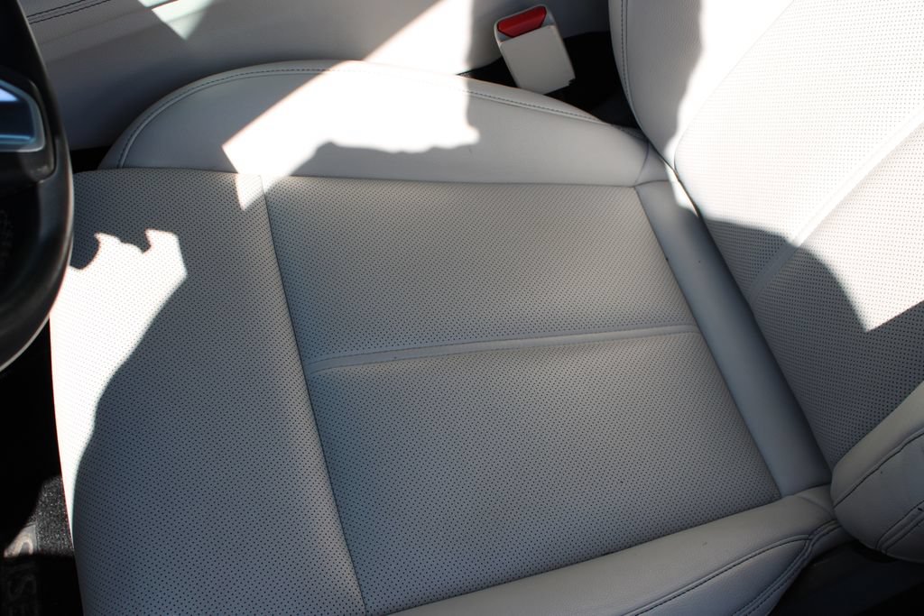 Used 2024 Genesis G70 2.5T image 11